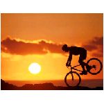 tramonto rosso giallo arancione sole ciclista bicicletta mountain bike  natura